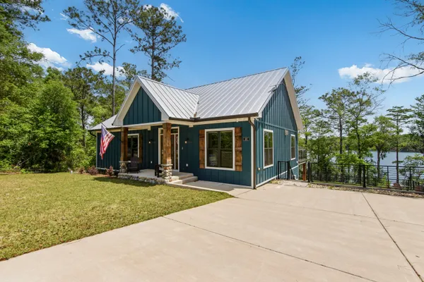 $799,900 | 182 Blue Pond Circle, Ponce de Leon, FL 32455