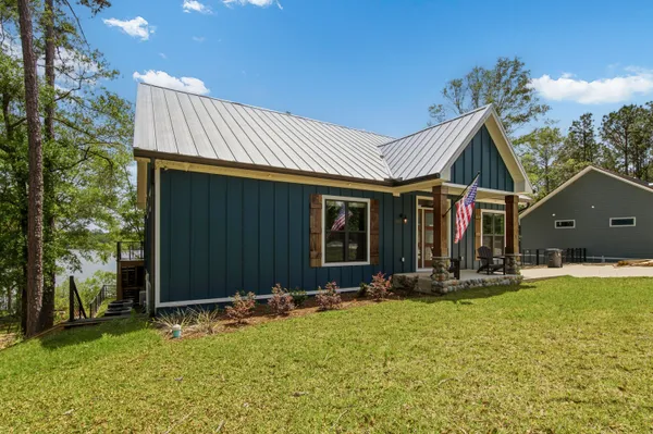 $799,900 | 182 Blue Pond Circle, Ponce de Leon, FL 32455