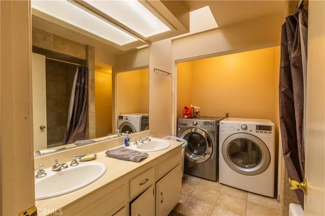 $1,100,000 | 910 East Glendale Avenue, Orange, CA 92865