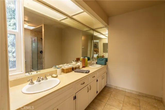 $1,100,000 | 910 East Glendale Avenue, Orange, CA 92865