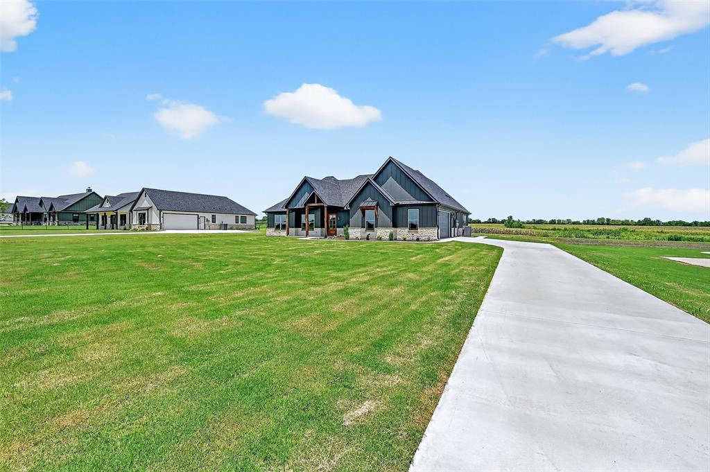 421 Schneider Road Sherman, TX 75090 - Photo 4 of 35