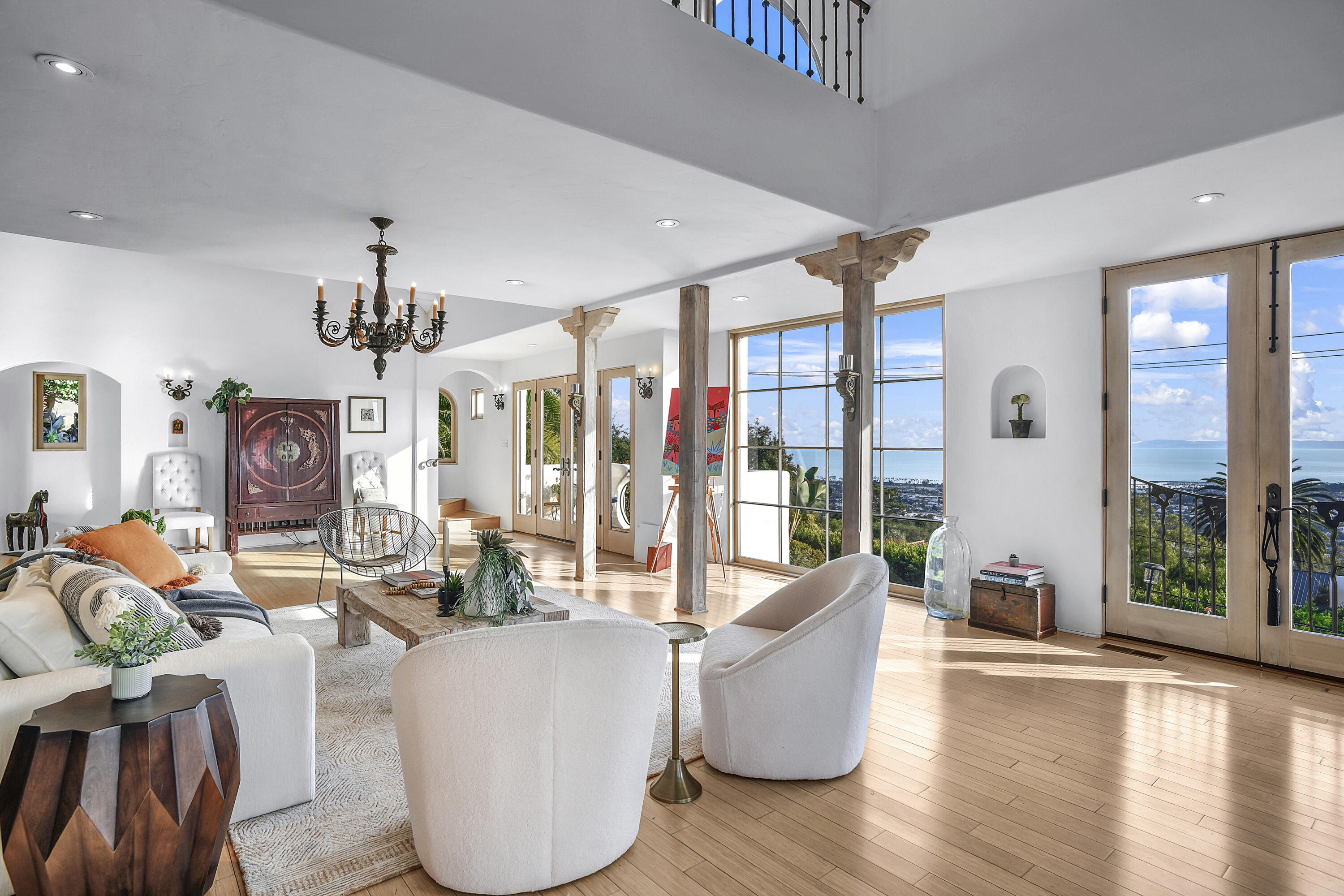 1720 Mission Ridge Road Santa Barbara, CA 93103 - Photo 5 of 24 Livingroom