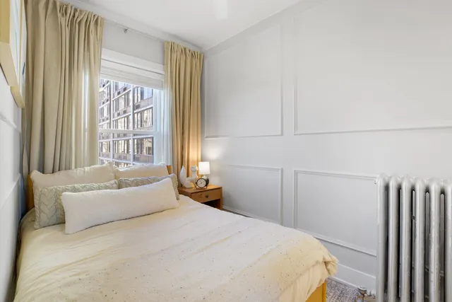 $1,950 | 2748 North Hampden Court, Unit 1EE, Chicago, IL 60614