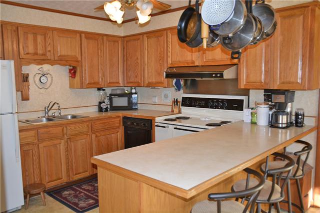 180 Taylor Road Dickson, TN 37055 - Photo 4 of 20 Kitchen has a counter you can pull up to.