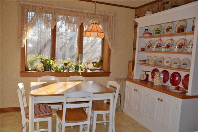 180 Taylor Road Dickson, TN 37055 - Photo 5 of 20 Dining Area has great morning sunlight.