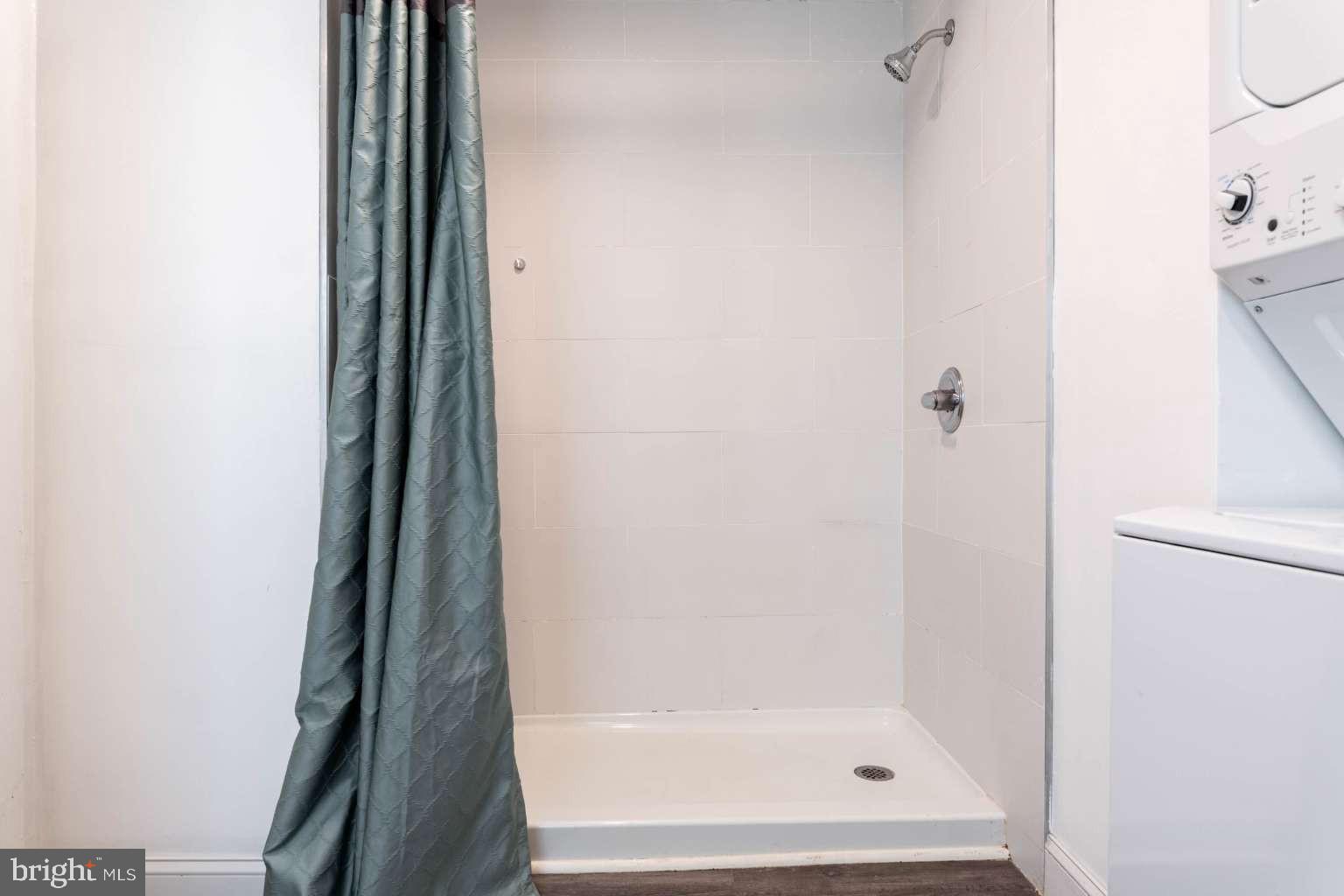 209 Willow Road Wallingford, PA 19086 - Photo 10 of 25 a bathroom with a bathtub