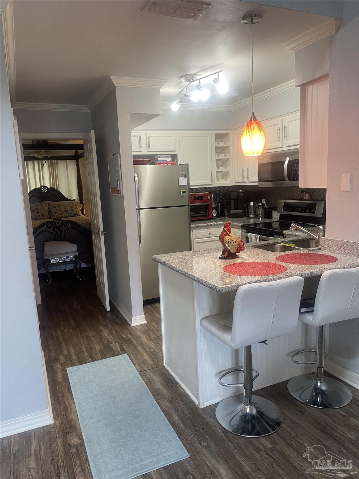 7150 Plantation Road, Unit 225 Pensacola, FL 32504 - Photo 5 of 23 Gallery Image 5