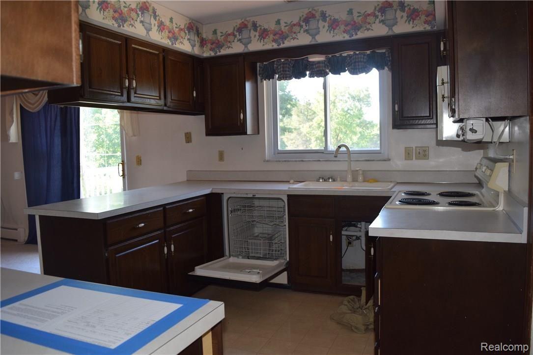 50800 Bog Road Belleville, MI 48111 - Photo 8 of 73 DSC_1000.JPG