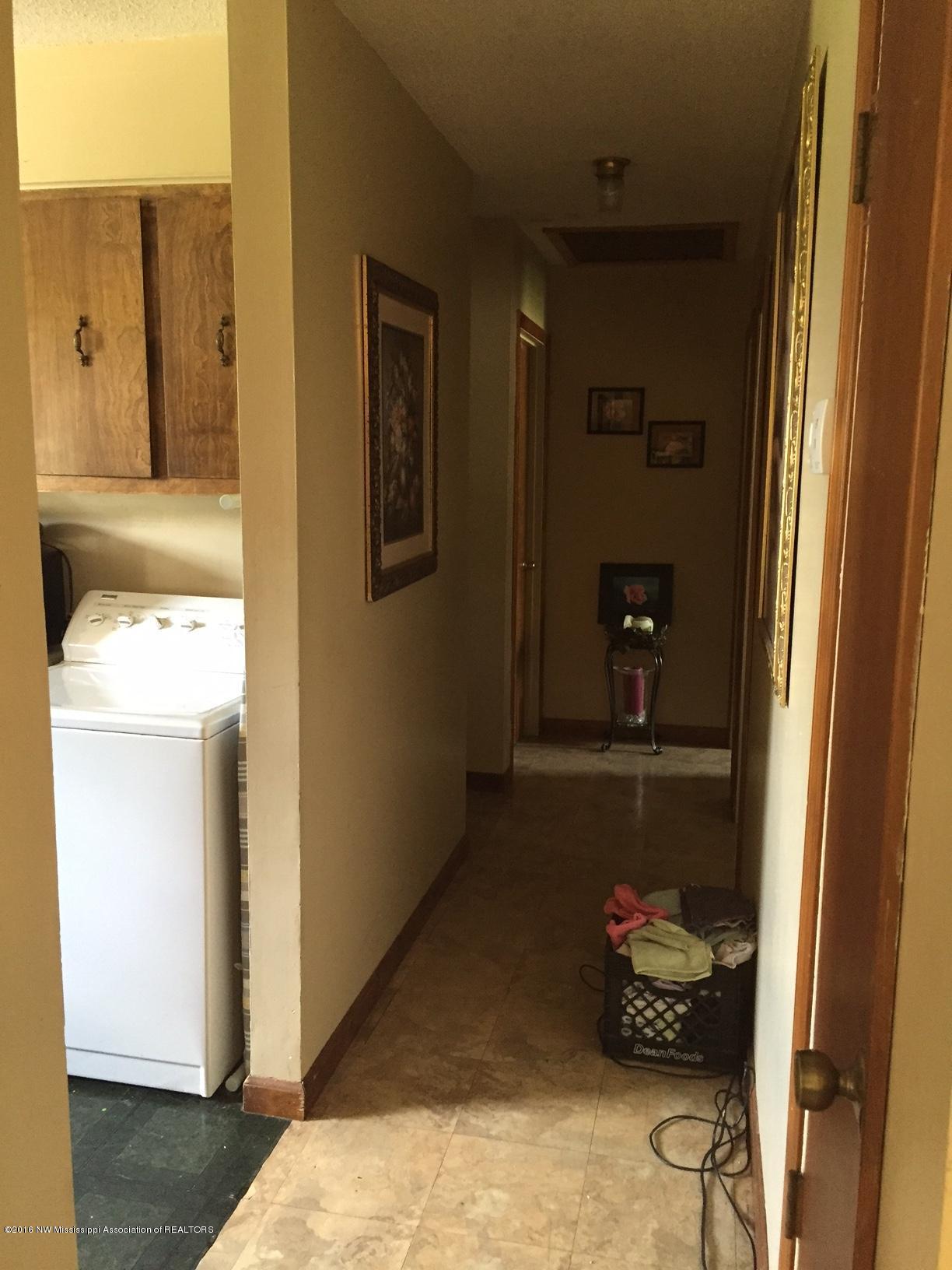 2675 Valleybrook Road Horn Lake, MS 38637 - Photo 10 of 15 Hallway