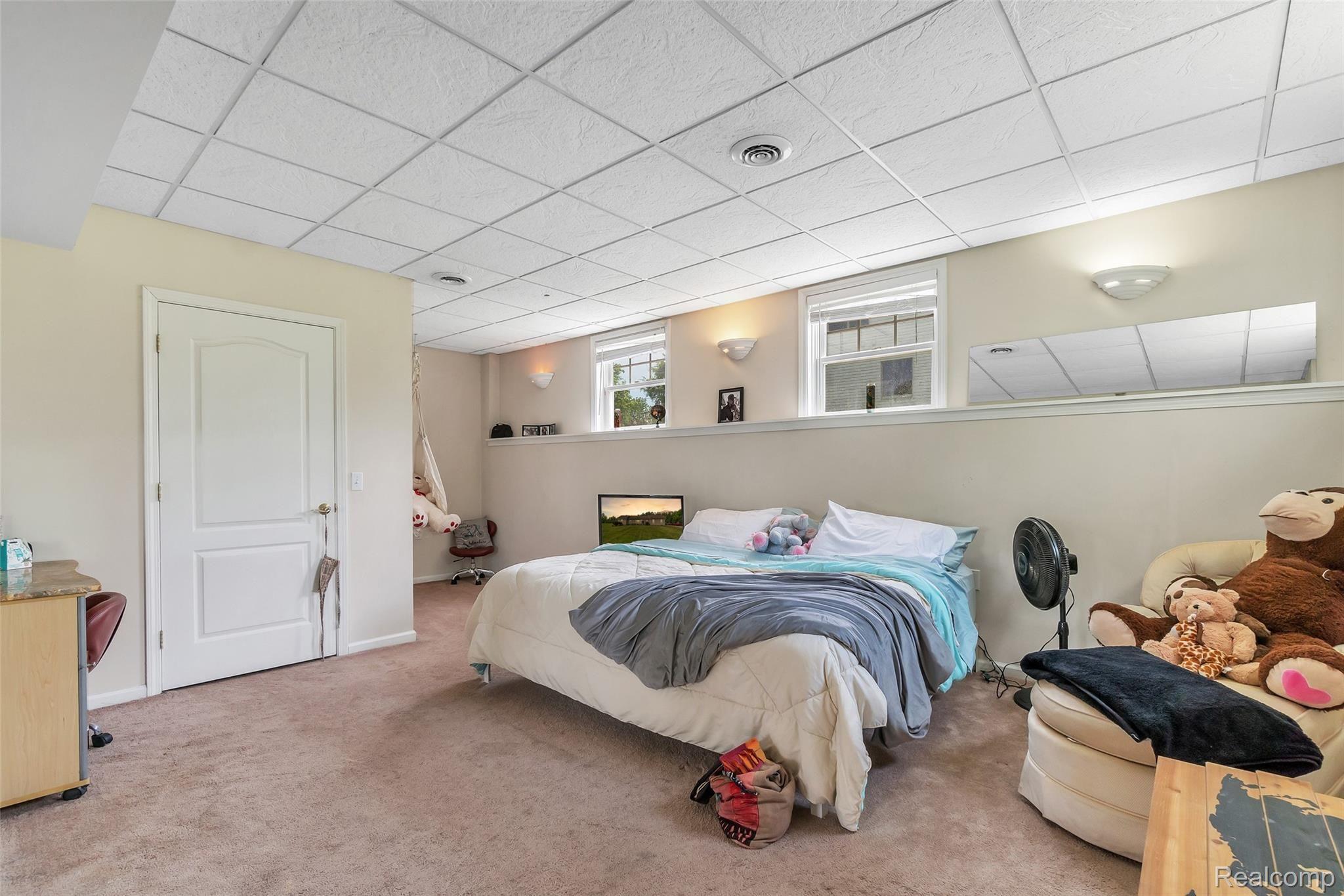 10090 Fenton Road Fenton, MI 48430 - Photo 25 of 29 47_10090_N_Fenton_RdWindowStillRealEstatePhotography47.jpg