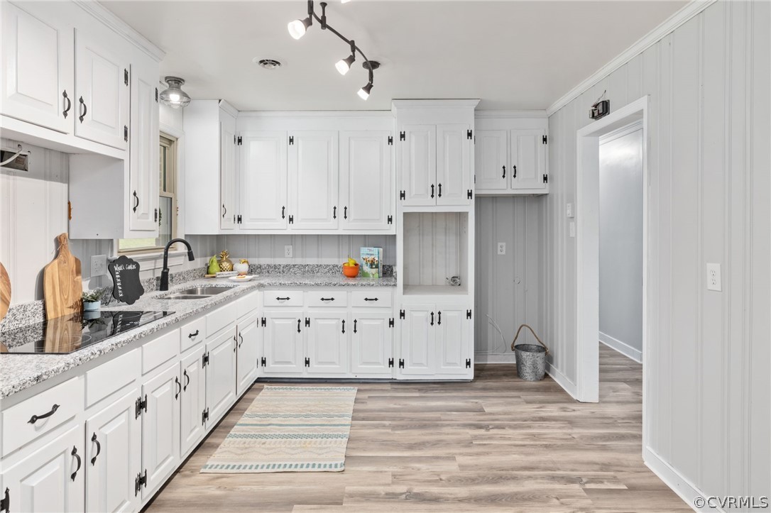 10511 Lunswood Road Chester, VA 23831 - Photo 9 of 27 Kitchen with ornamental molding, light hardwood /