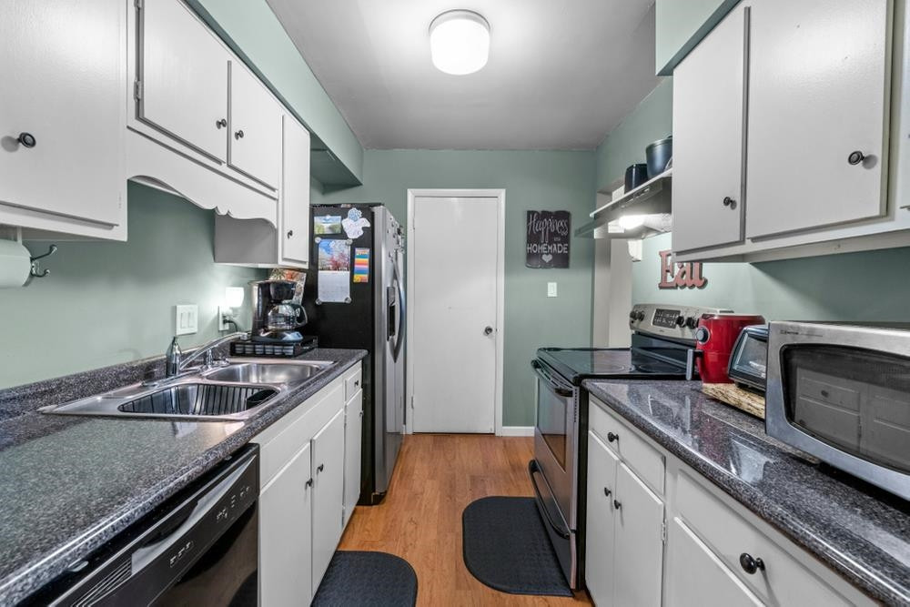 1004 Sandlin Place, Unit E Raleigh, NC 27606 - Photo 17 of 26 Kitchen