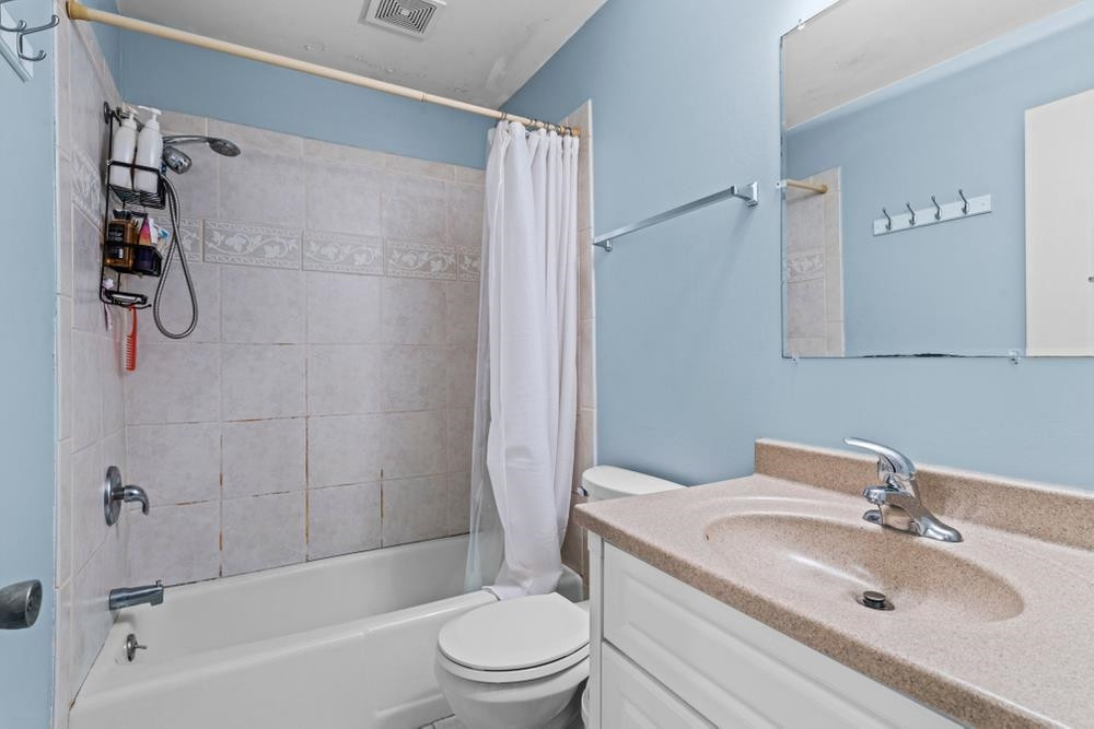 1004 Sandlin Place, Unit E Raleigh, NC 27606 - Photo 20 of 26 Hallway Full Bath