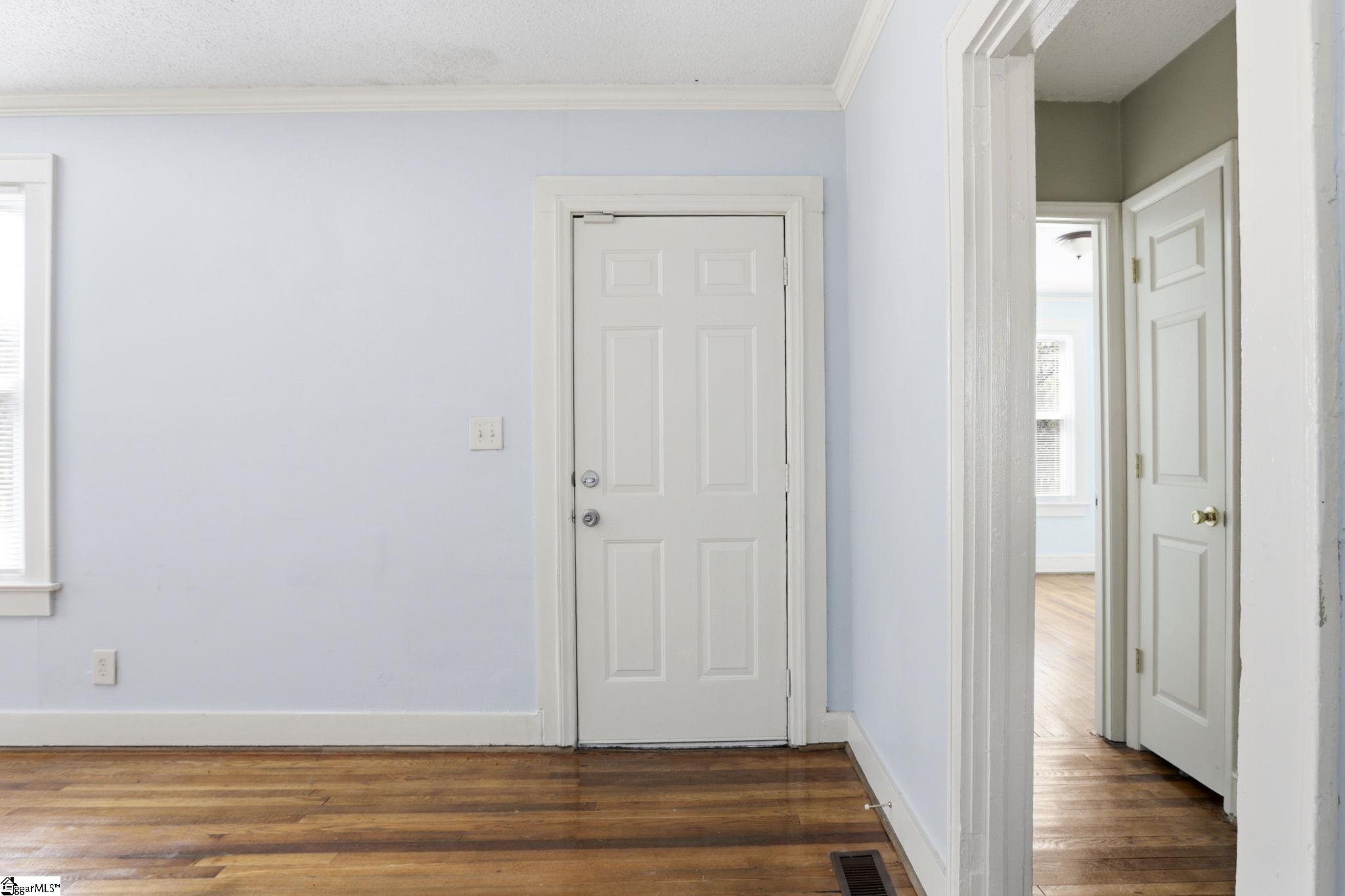 211 Lowndes Hill Road Greenville, SC 29607 - Photo 3 of 23 Gallery Image 3