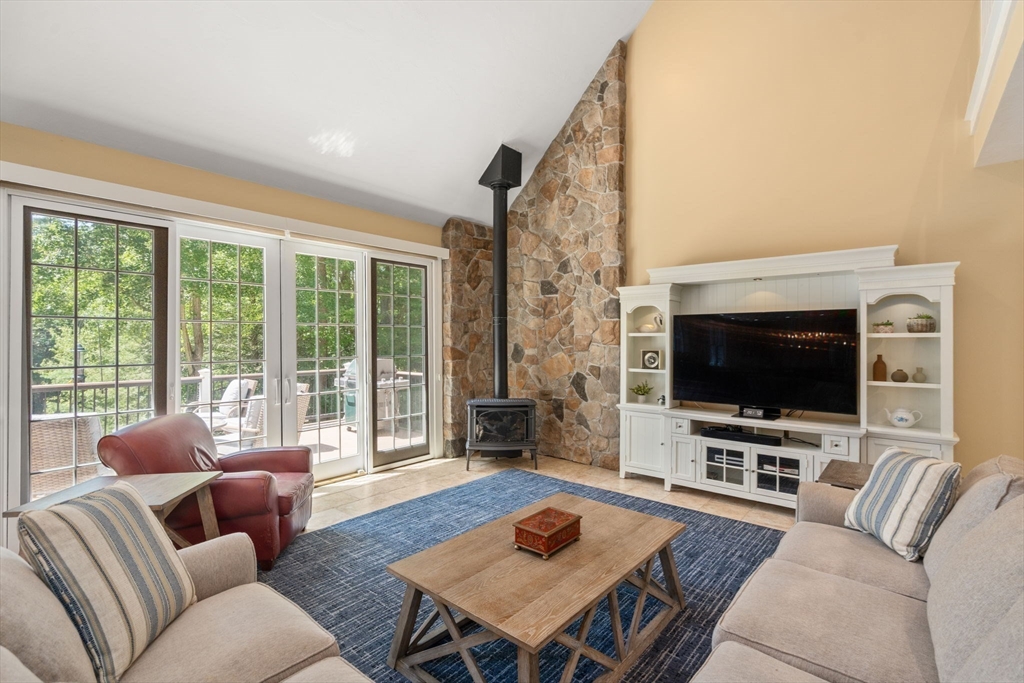 430 Mashapaug Road Holland, MA 01521 - Photo 10 of 38 Gallery Image 10