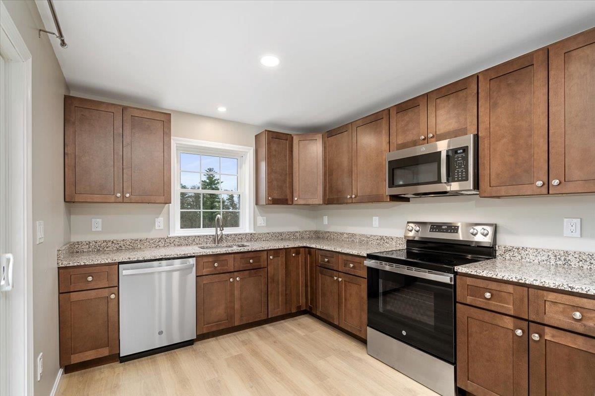 237 Maplewold Road Weare, NH 03281 - Photo 11 of 39