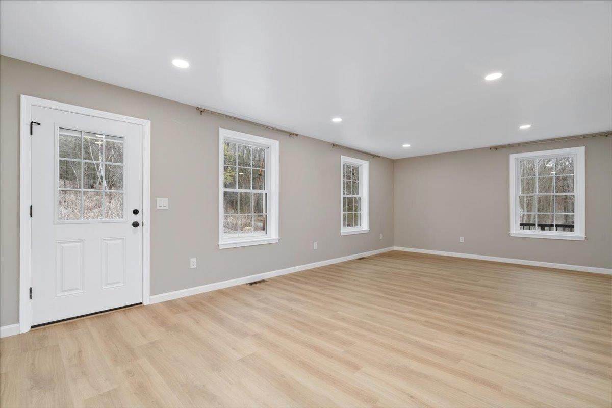 237 Maplewold Road Weare, NH 03281 - Photo 6 of 39