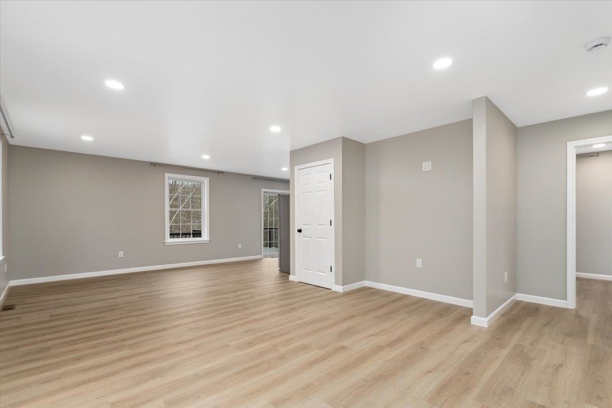 237 Maplewold Road Weare, NH 03281 - Photo 7 of 39