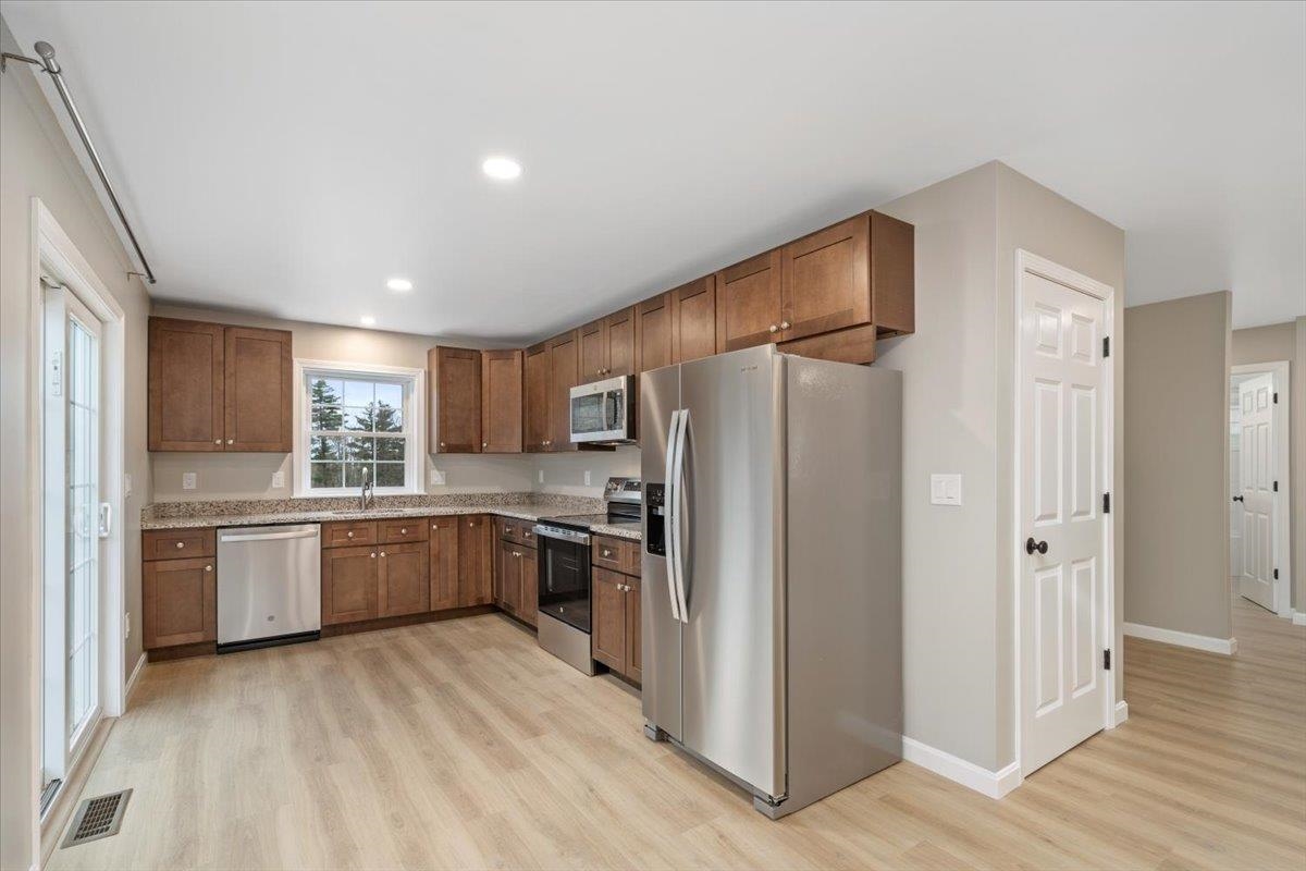 237 Maplewold Road Weare, NH 03281 - Photo 10 of 39