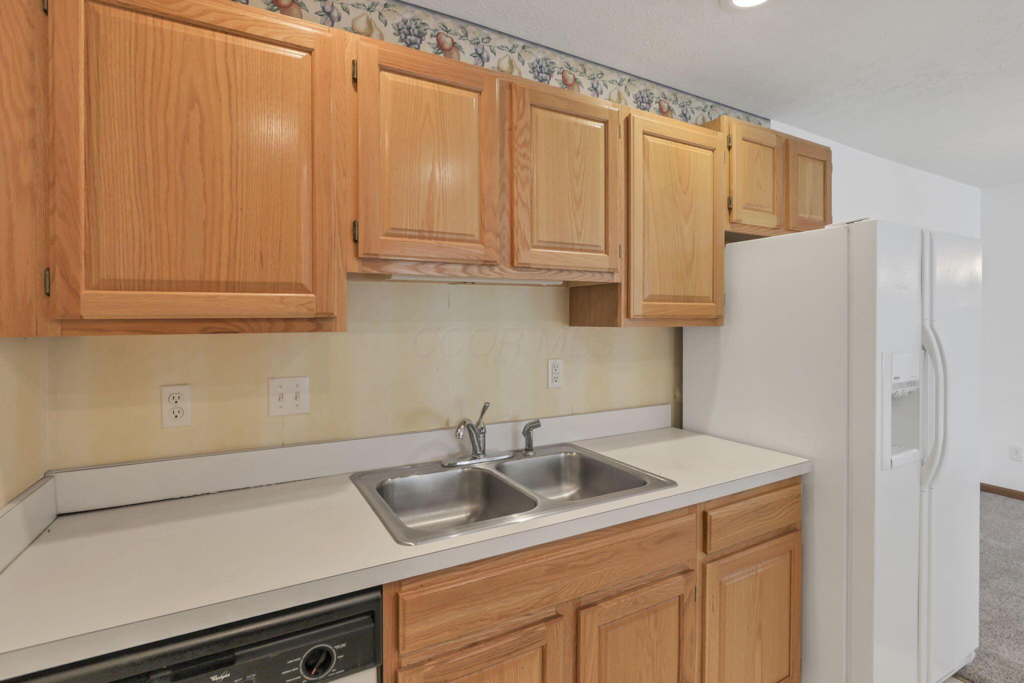 265 Goose Pond Road, Unit B Newark, OH 43055 - Photo 16 of 37 Kitchen