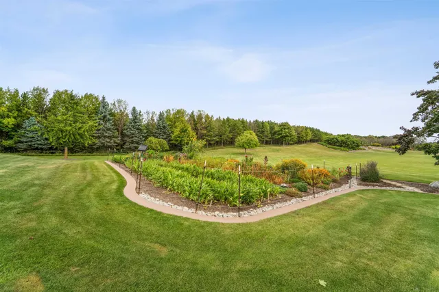 $1,999,000 | N1100 Wood Lane, Pulaski, WI 54162