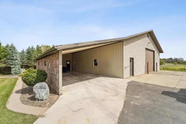 $1,999,000 | N1100 Wood Lane, Pulaski, WI 54162