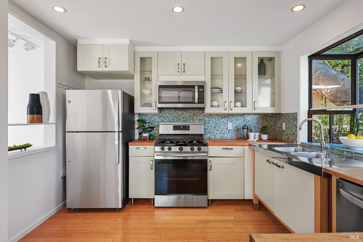 37 Manzanita Road Fairfax, CA 94930 - Photo 15 of 61