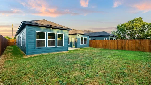 a view of an house with backyard space and garden