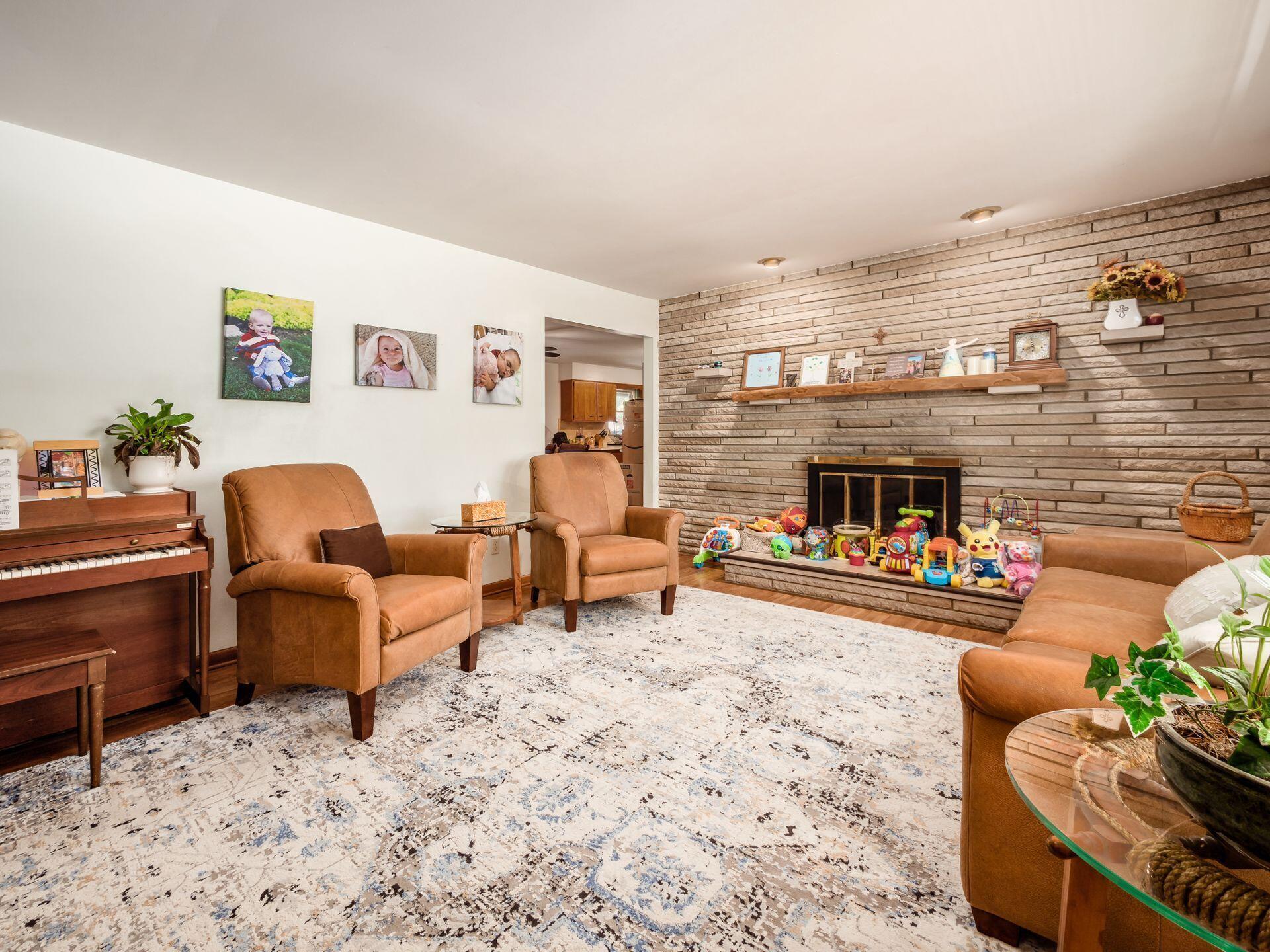 4311 Kendale Road Columbus, OH 43220 - Photo 4 of 34 007_f41855_i 2311 Kendale 019