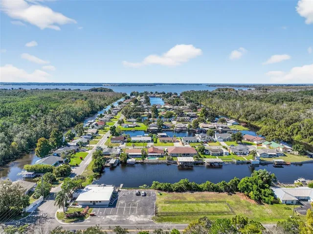 $20 | 13721 Country Club Drive, Tavares, FL 32778