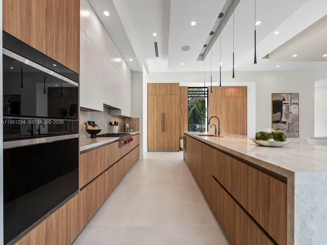 $6,800,000 | 13901 Old Cutler Road, Palmetto Bay, FL 33158