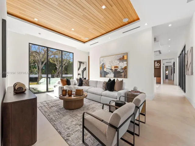 $6,800,000 | 13901 Old Cutler Road, Palmetto Bay, FL 33158