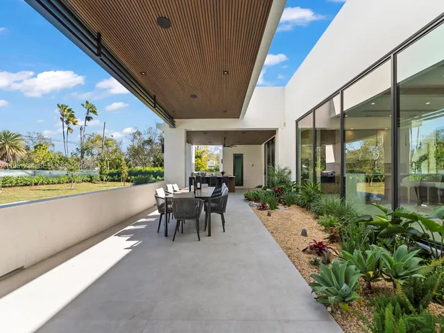 $6,800,000 | 13901 Old Cutler Road, Palmetto Bay, FL 33158