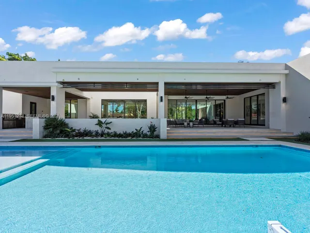 $6,800,000 | 13901 Old Cutler Road, Palmetto Bay, FL 33158