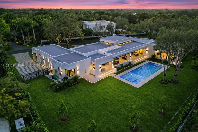 $6,800,000 | 13901 Old Cutler Road, Palmetto Bay, FL 33158
