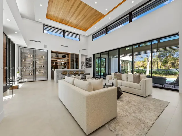 $6,800,000 | 13901 Old Cutler Road, Palmetto Bay, FL 33158