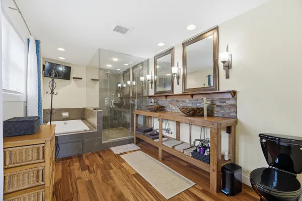 $697,900 | 1881 West Main Street, Little Chute, WI 54911