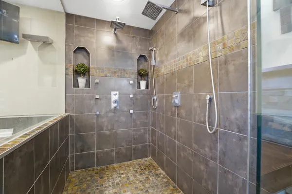 $697,900 | 1881 West Main Street, Little Chute, WI 54911