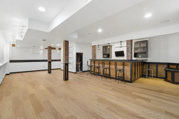 $697,900 | 1881 West Main Street, Little Chute, WI 54911