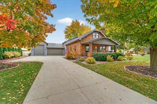 $697,900 | 1881 West Main Street, Little Chute, WI 54911