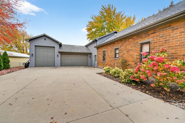 $697,900 | 1881 West Main Street, Little Chute, WI 54911