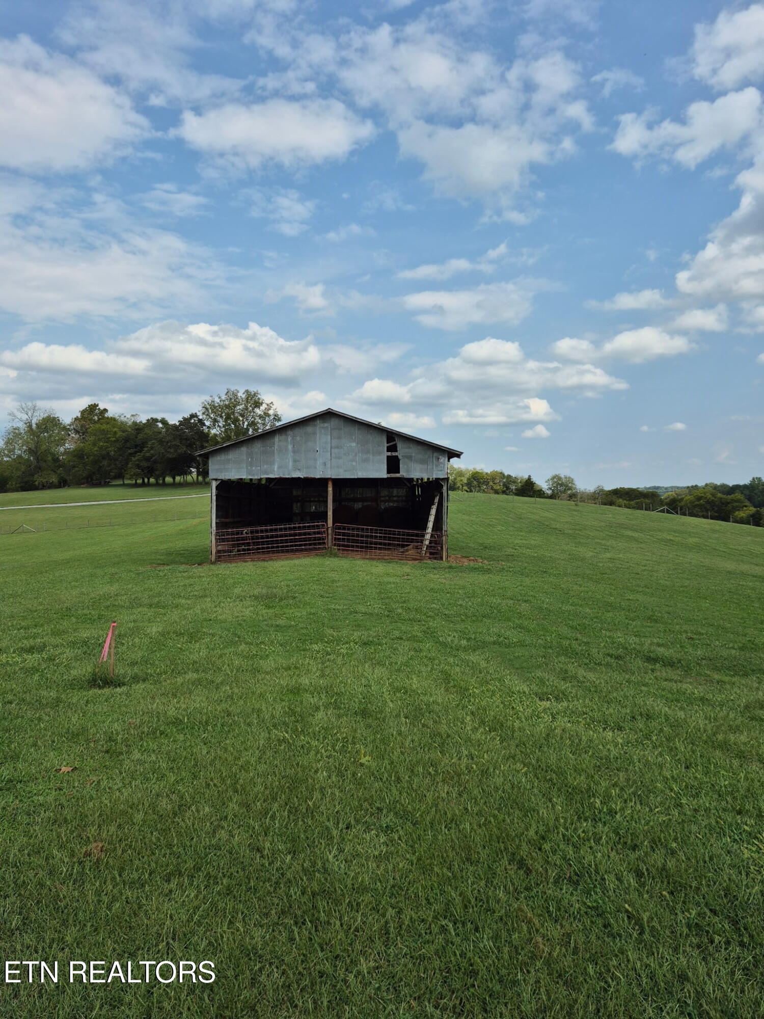 253 Old Christianburg Road Madisonville, TN 37354 - Photo 12 of 32 IMG_20251014_085851 (7)