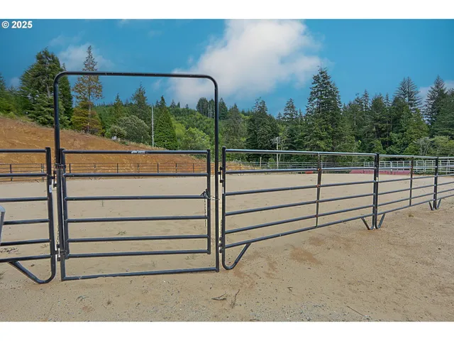 $795,000 | 58894 Old Railroad Grade Road, Coquille, OR 97423