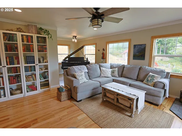 $795,000 | 58894 Old Railroad Grade Road, Coquille, OR 97423