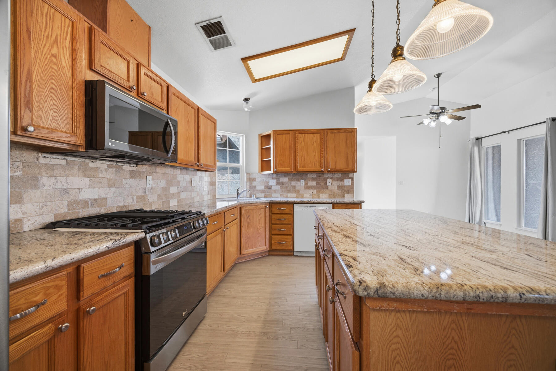 1752 Modoc Avenue Tulare, CA 93274 - Photo 16 of 45 16 - Kitchen (4)