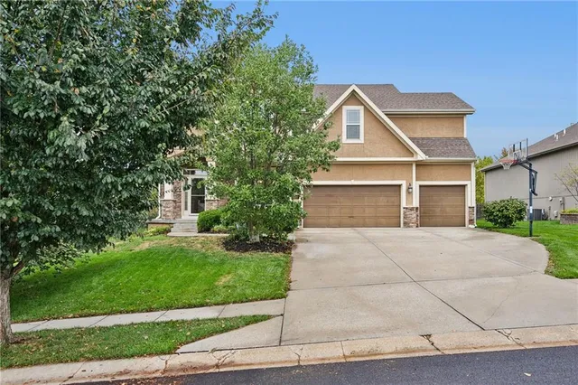 $545,000 | 2210 Northeast 111th Street, Kansas City, MO 64155