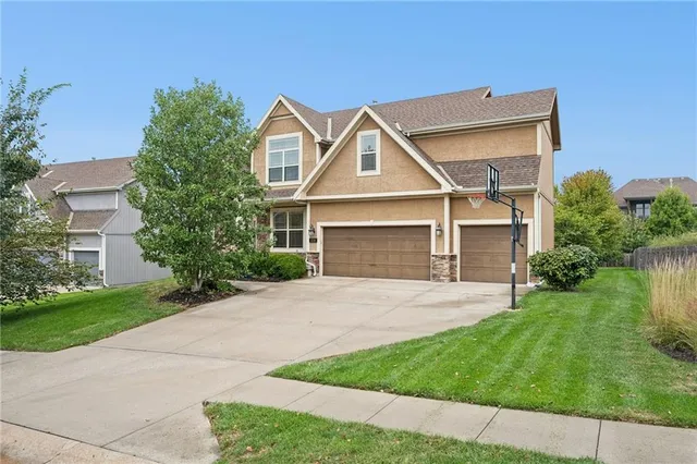 $545,000 | 2210 Northeast 111th Street, Kansas City, MO 64155