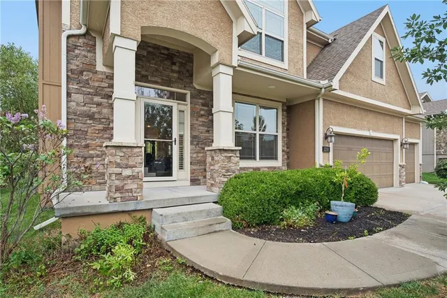 $545,000 | 2210 Northeast 111th Street, Kansas City, MO 64155