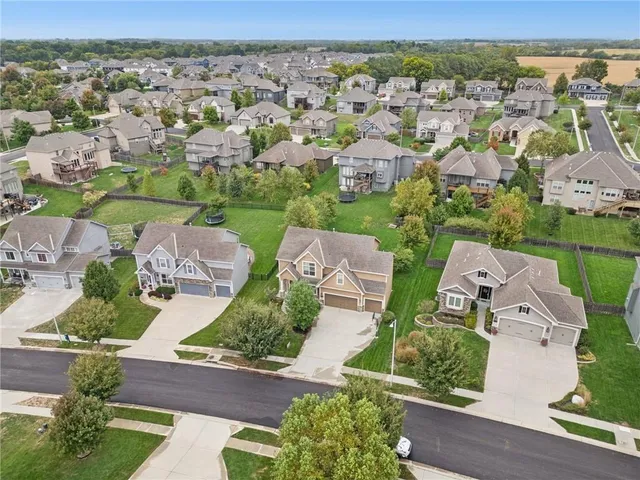 $545,000 | 2210 Northeast 111th Street, Kansas City, MO 64155