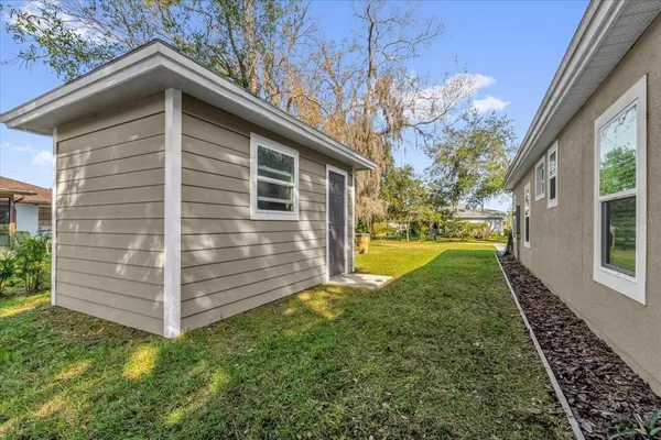 a view of a house with a yard